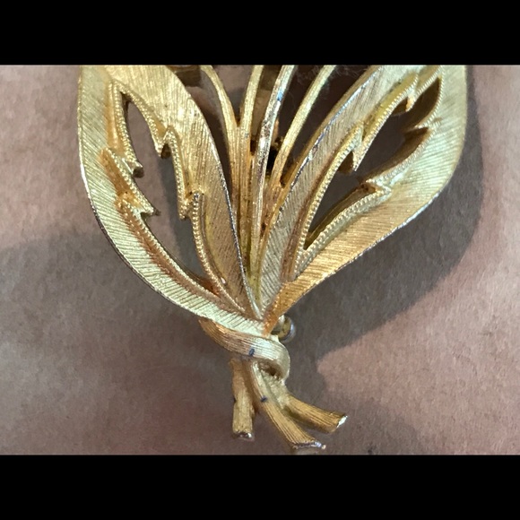 SIGNED J.J Jonette Vintage Flower W/ Pearls Brooch - Picture 4 of 8